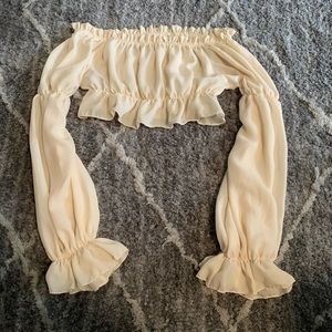 NWOT // Off the shoulder CREAM top